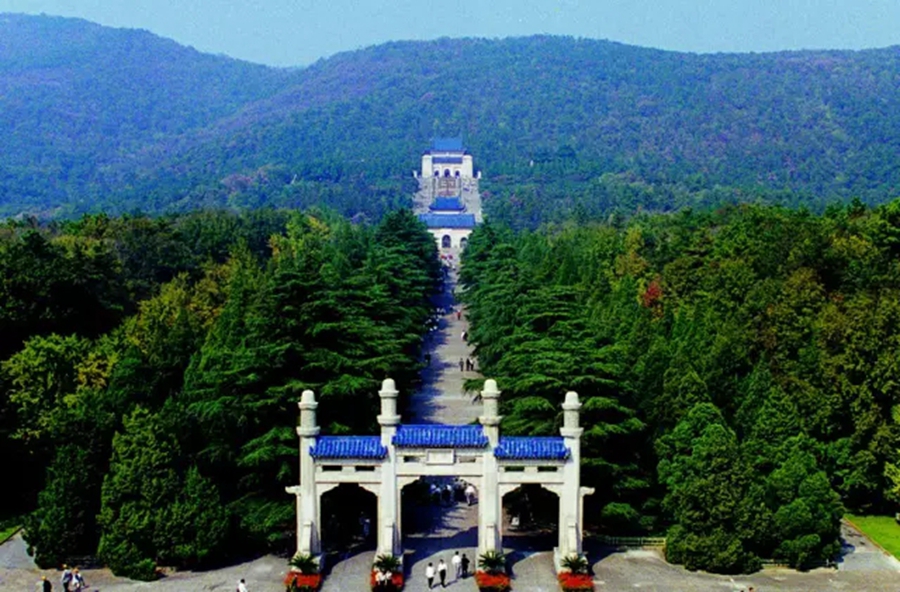 在古都南京,6天5夜的行程中同孩子朝夕相处,让孩子在游览名胜古迹的