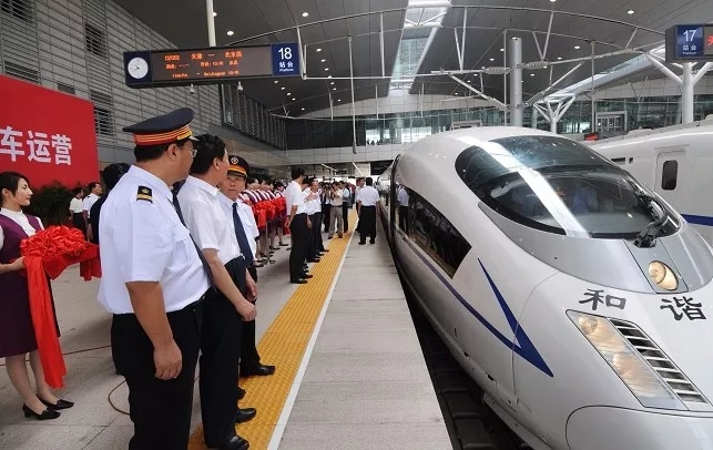 今天,中国第一条时速350公里的高铁十周岁了!